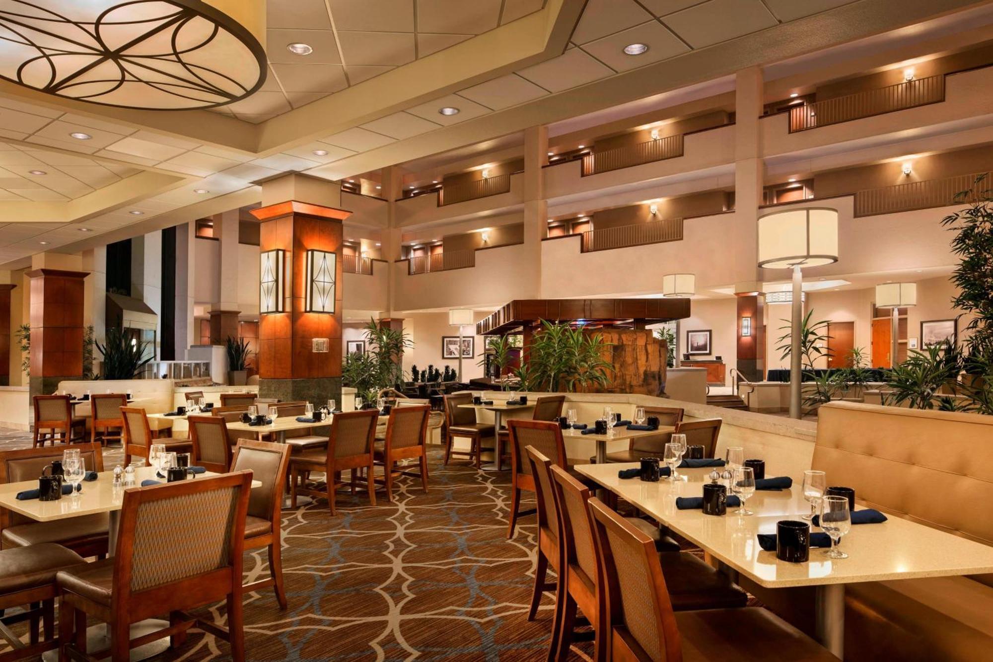 Sheraton Sioux Falls Hotel & Convention Center Bagian luar foto