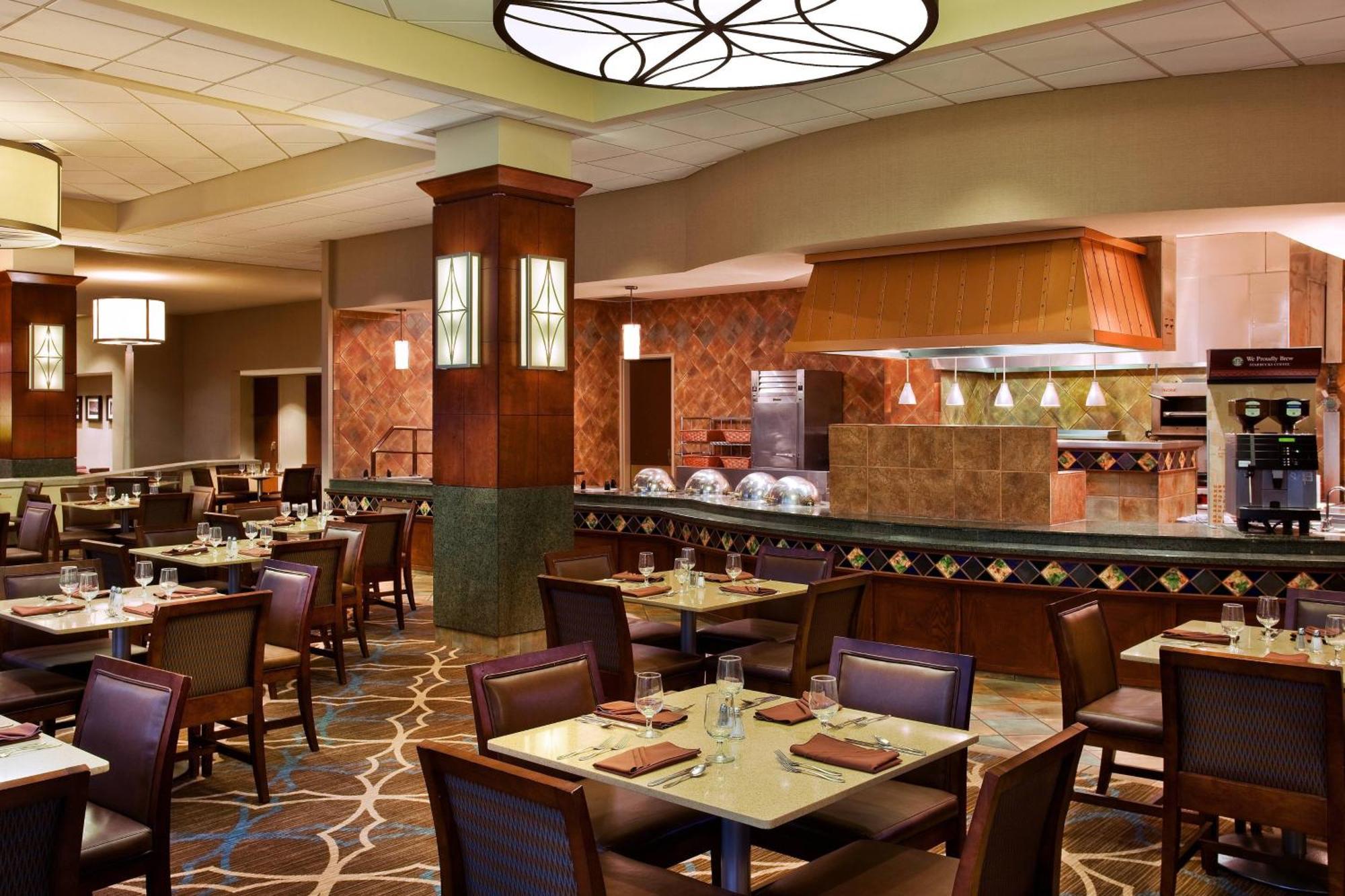 Sheraton Sioux Falls Hotel & Convention Center Bagian luar foto